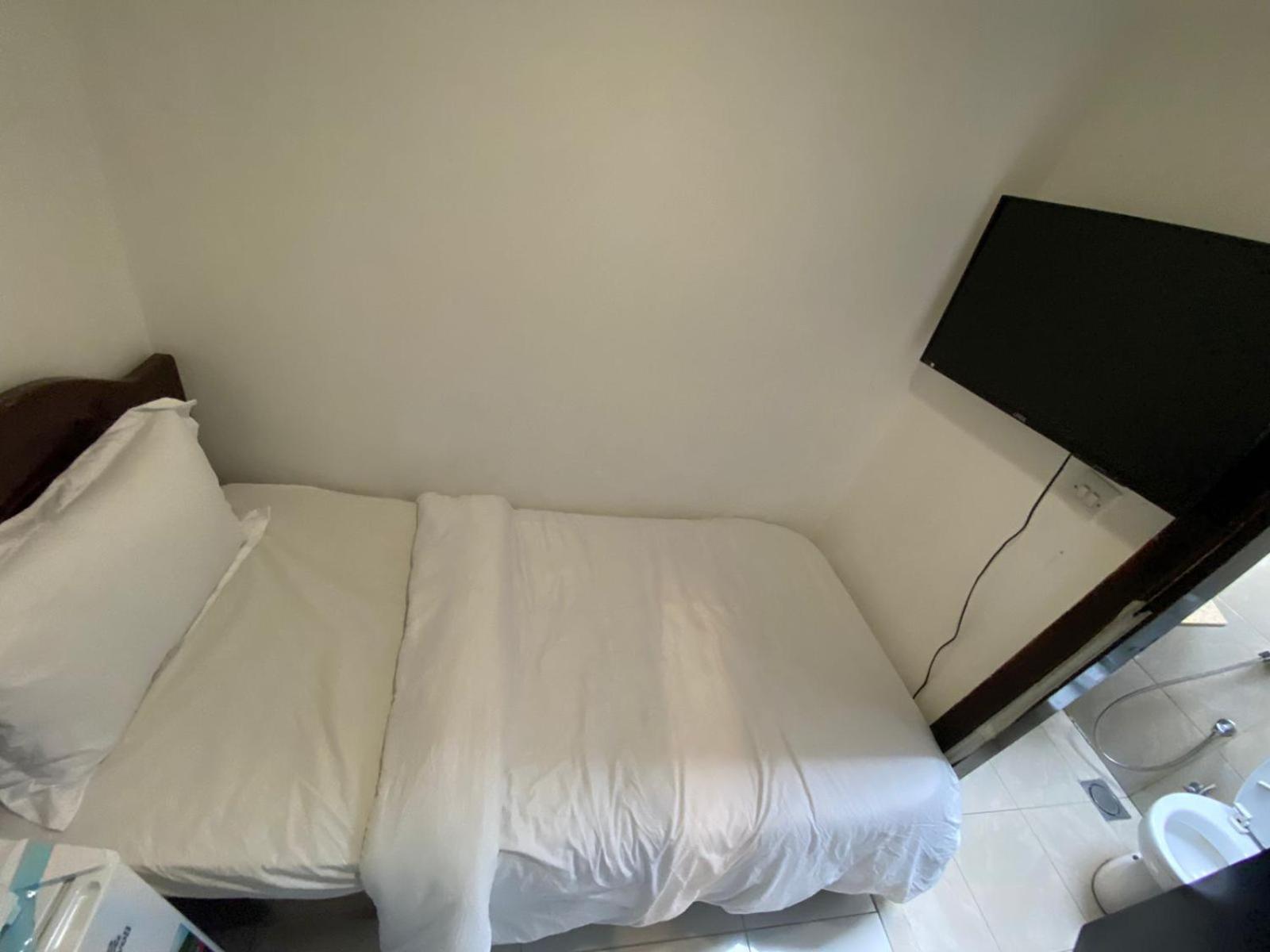 Budget Rooms With Private Bathroom For 'Girls' Only In Dubai, Marina Exterior photo