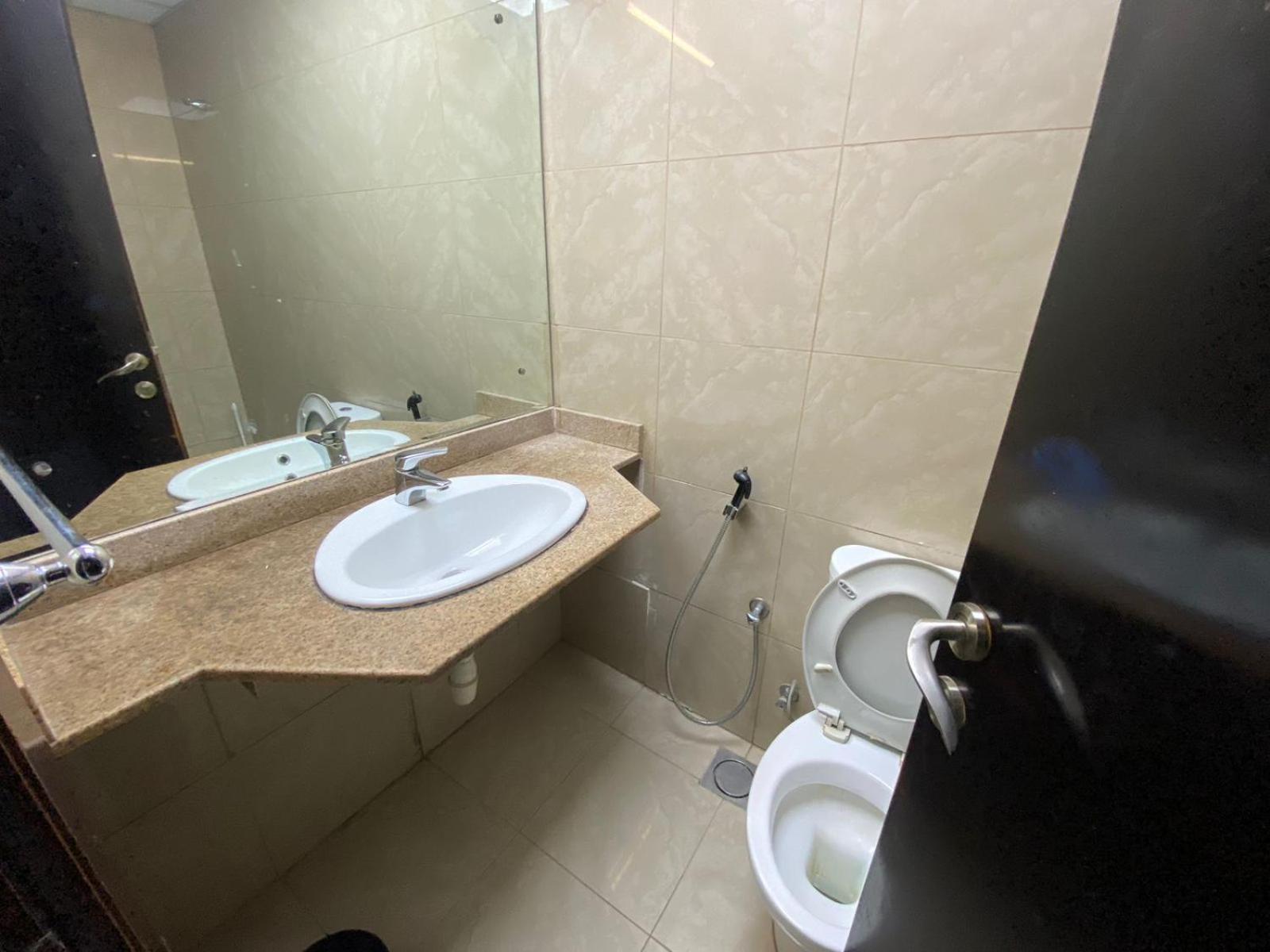 Budget Rooms With Private Bathroom For 'Girls' Only In Dubai, Marina Exterior photo