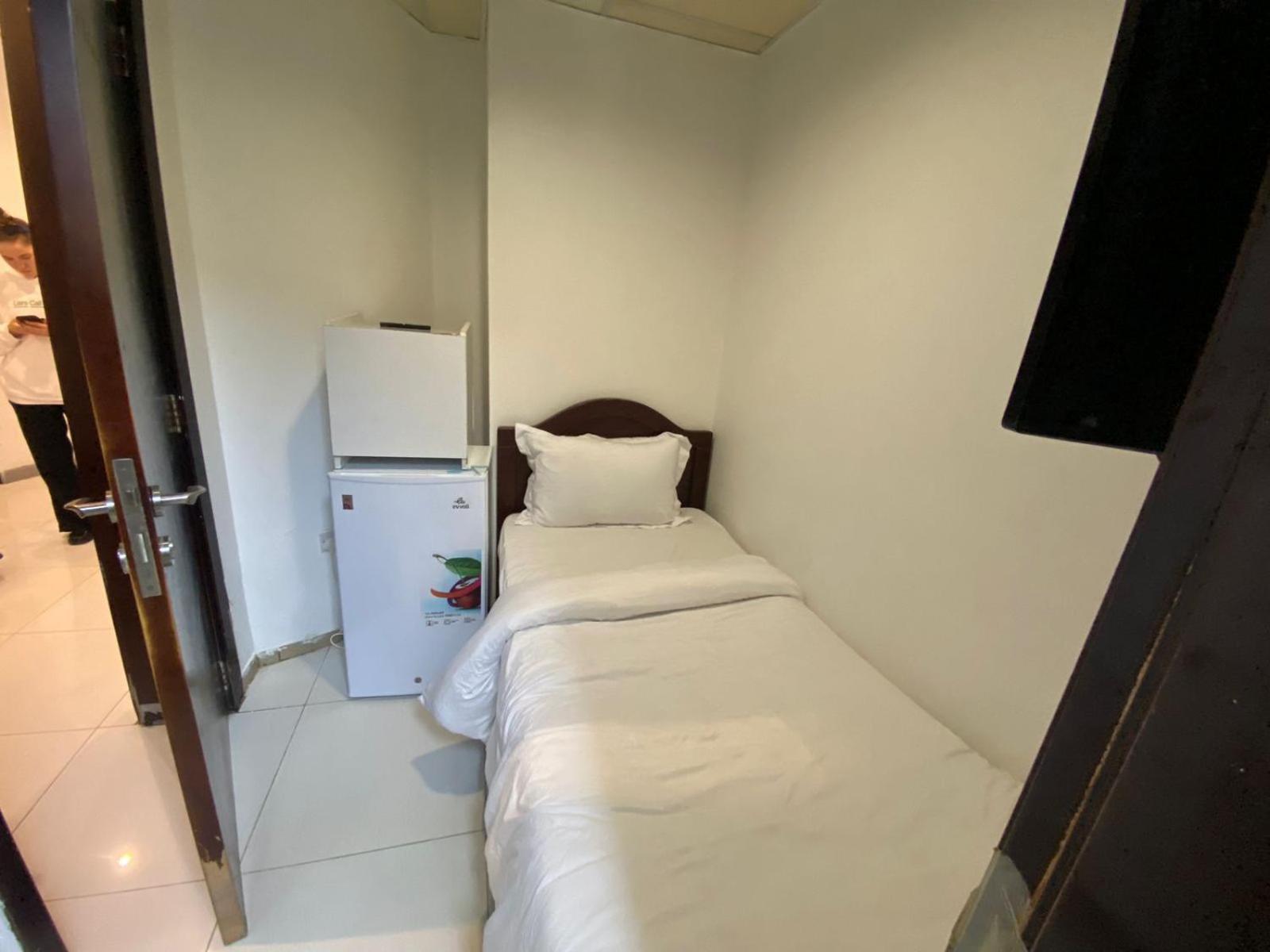 Budget Rooms With Private Bathroom For 'Girls' Only In Dubai, Marina Exterior photo