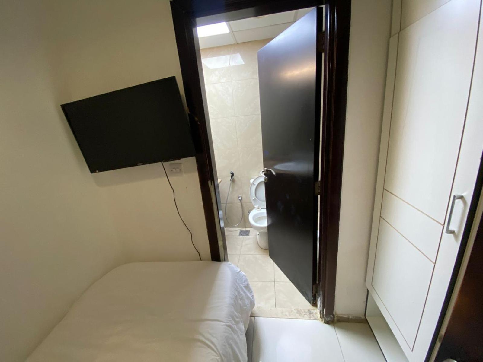 Budget Rooms With Private Bathroom For 'Girls' Only In Dubai, Marina Exterior photo
