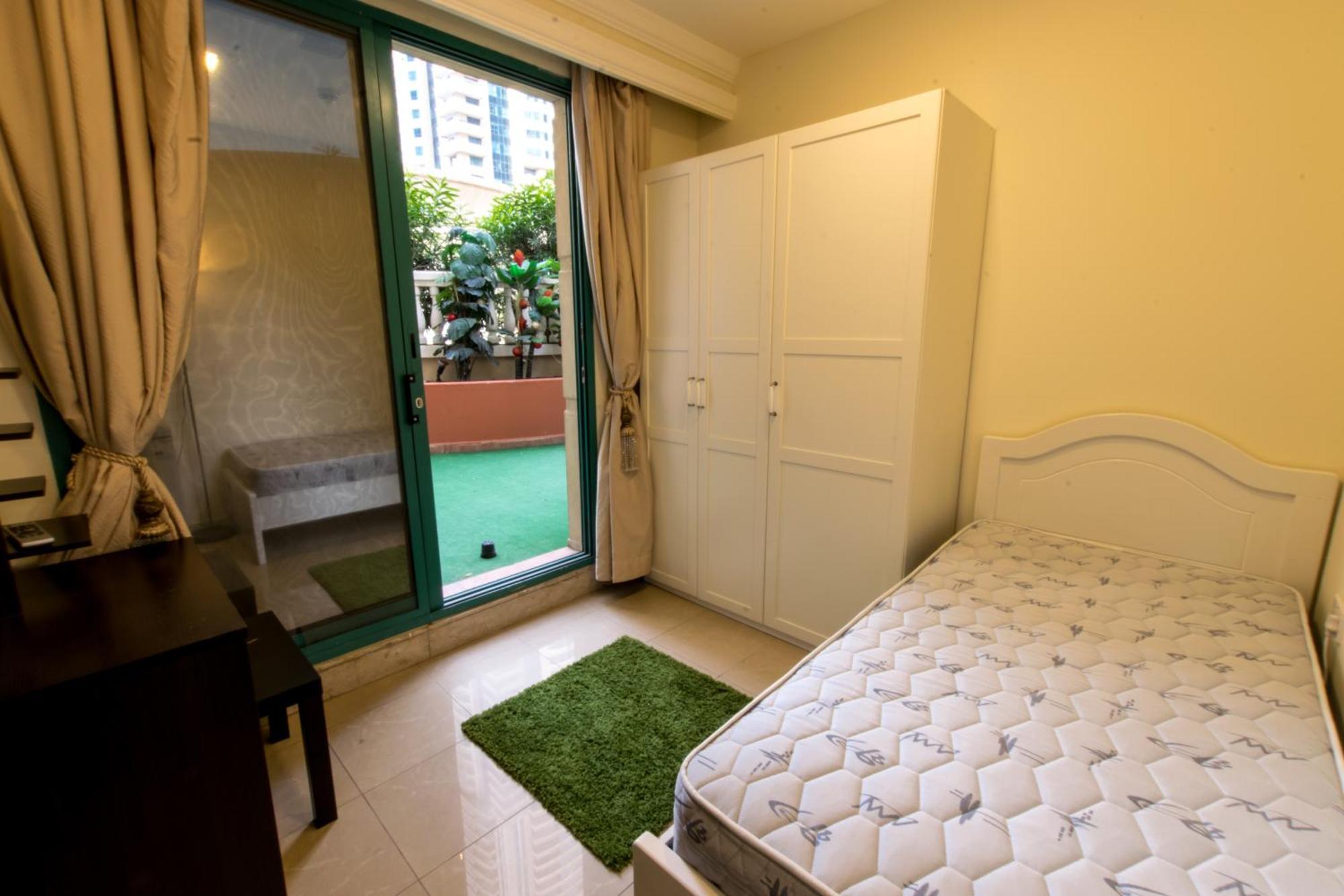 Budget Rooms With Private Bathroom For 'Girls' Only In Dubai, Marina Exterior photo