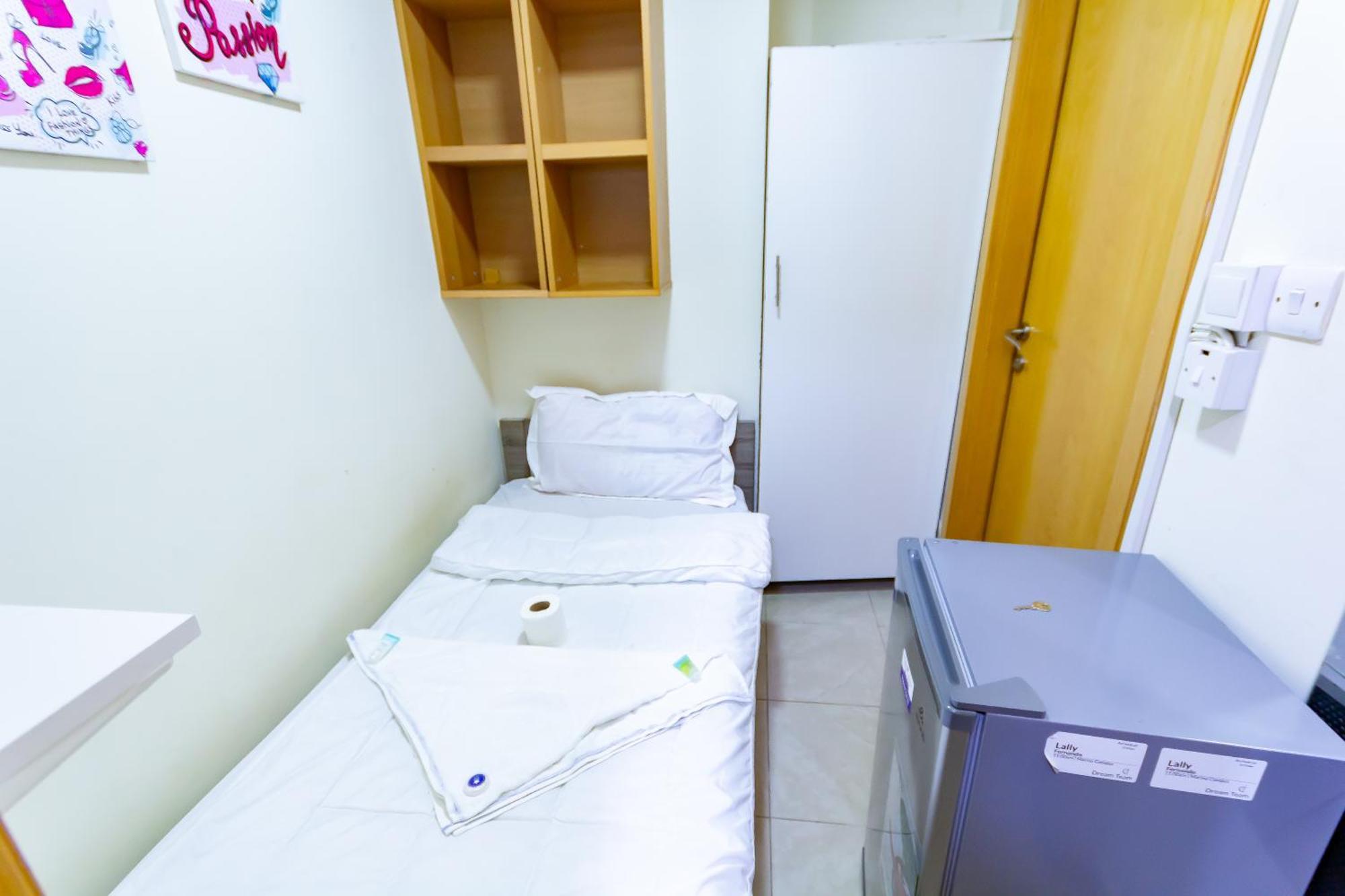 Budget Rooms With Private Bathroom For 'Girls' Only In Dubai, Marina Exterior photo