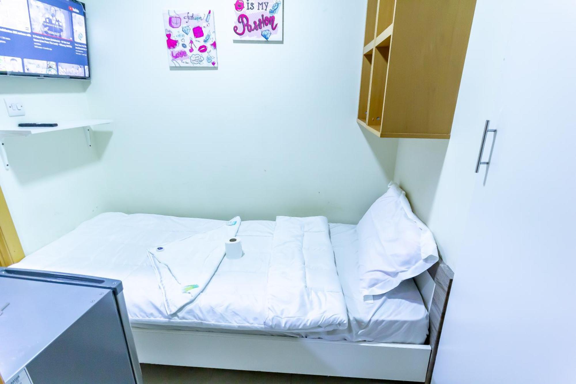 Budget Rooms With Private Bathroom For 'Girls' Only In Dubai, Marina Exterior photo