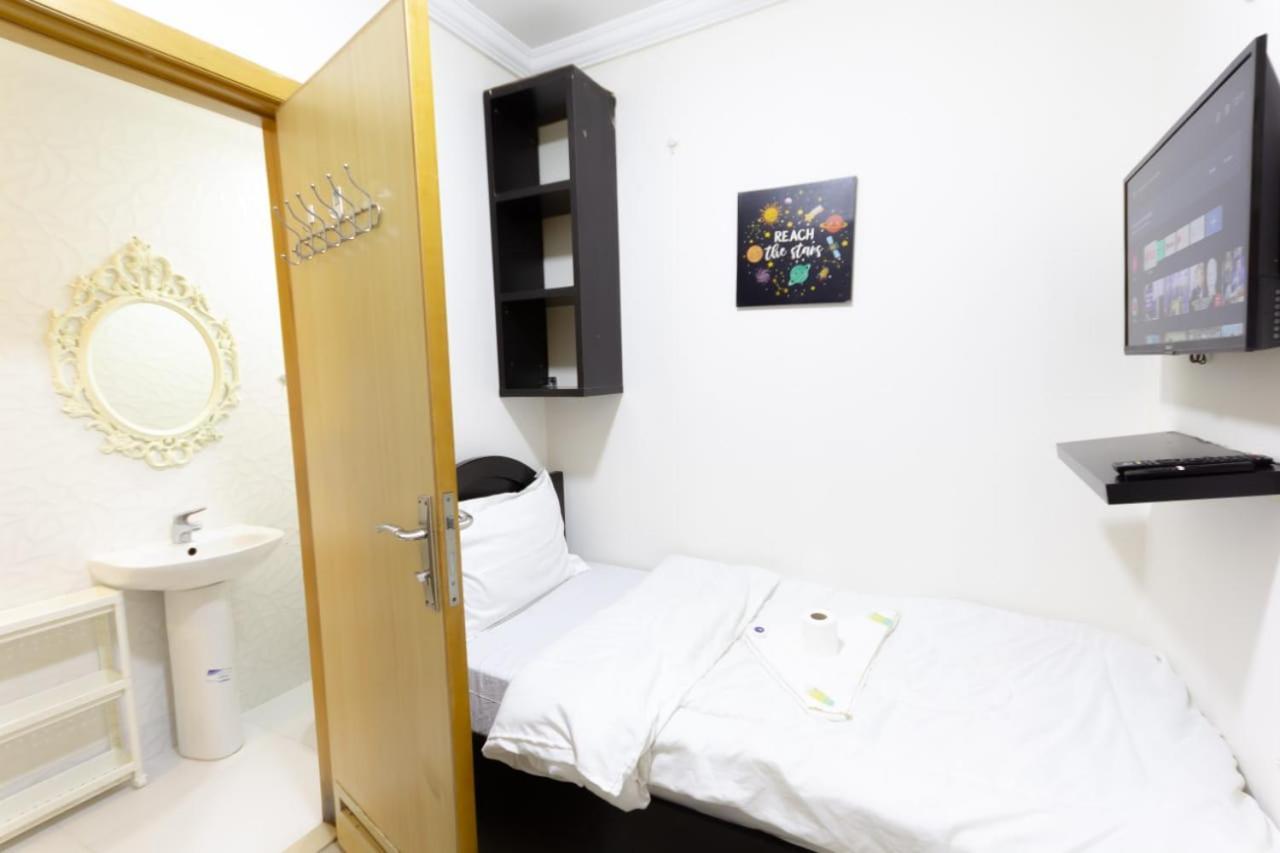 Budget Rooms With Private Bathroom For 'Girls' Only In Dubai, Marina Exterior photo