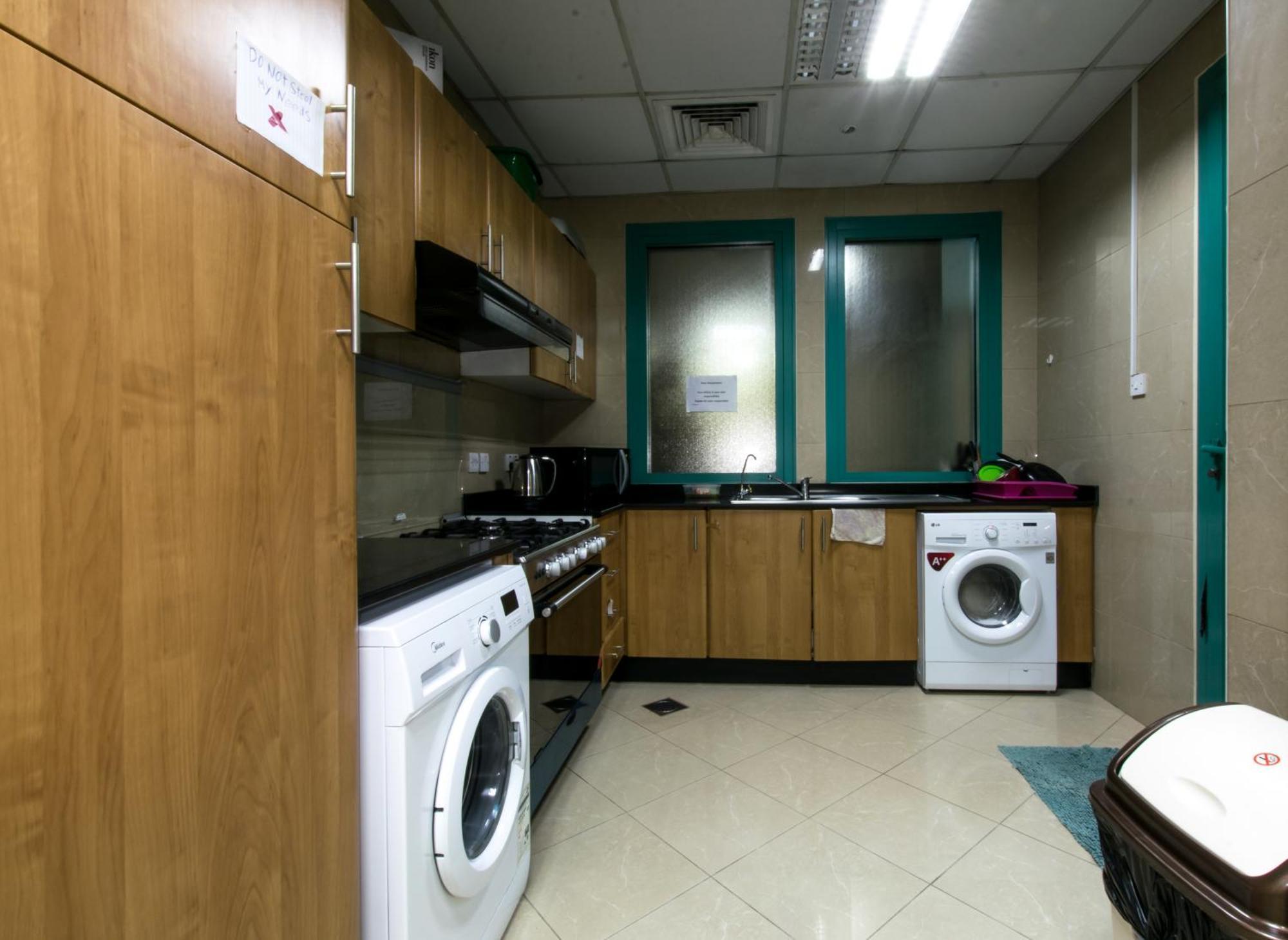 Budget Rooms With Private Bathroom For 'Girls' Only In Dubai, Marina Exterior photo