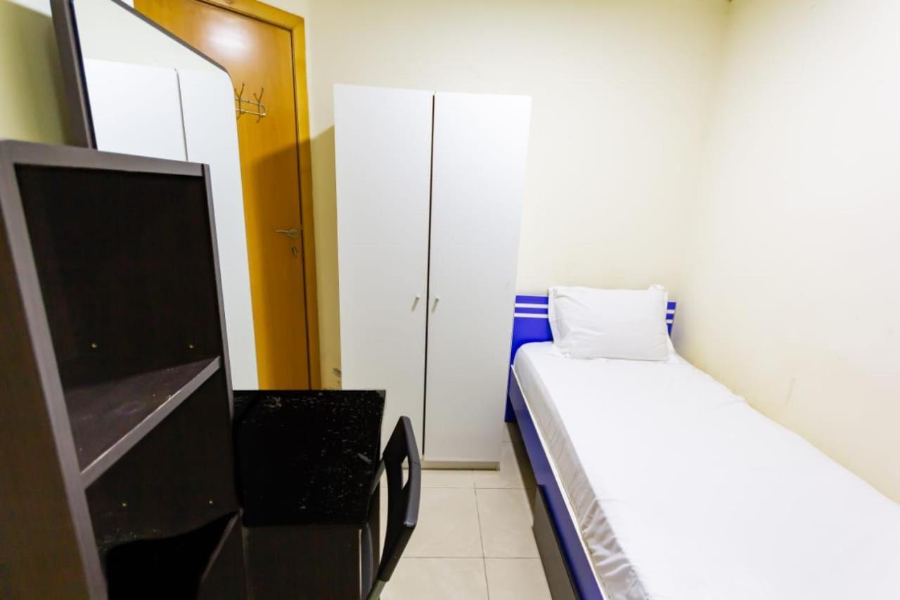 Budget Rooms With Private Bathroom For 'Girls' Only In Dubai, Marina Exterior photo