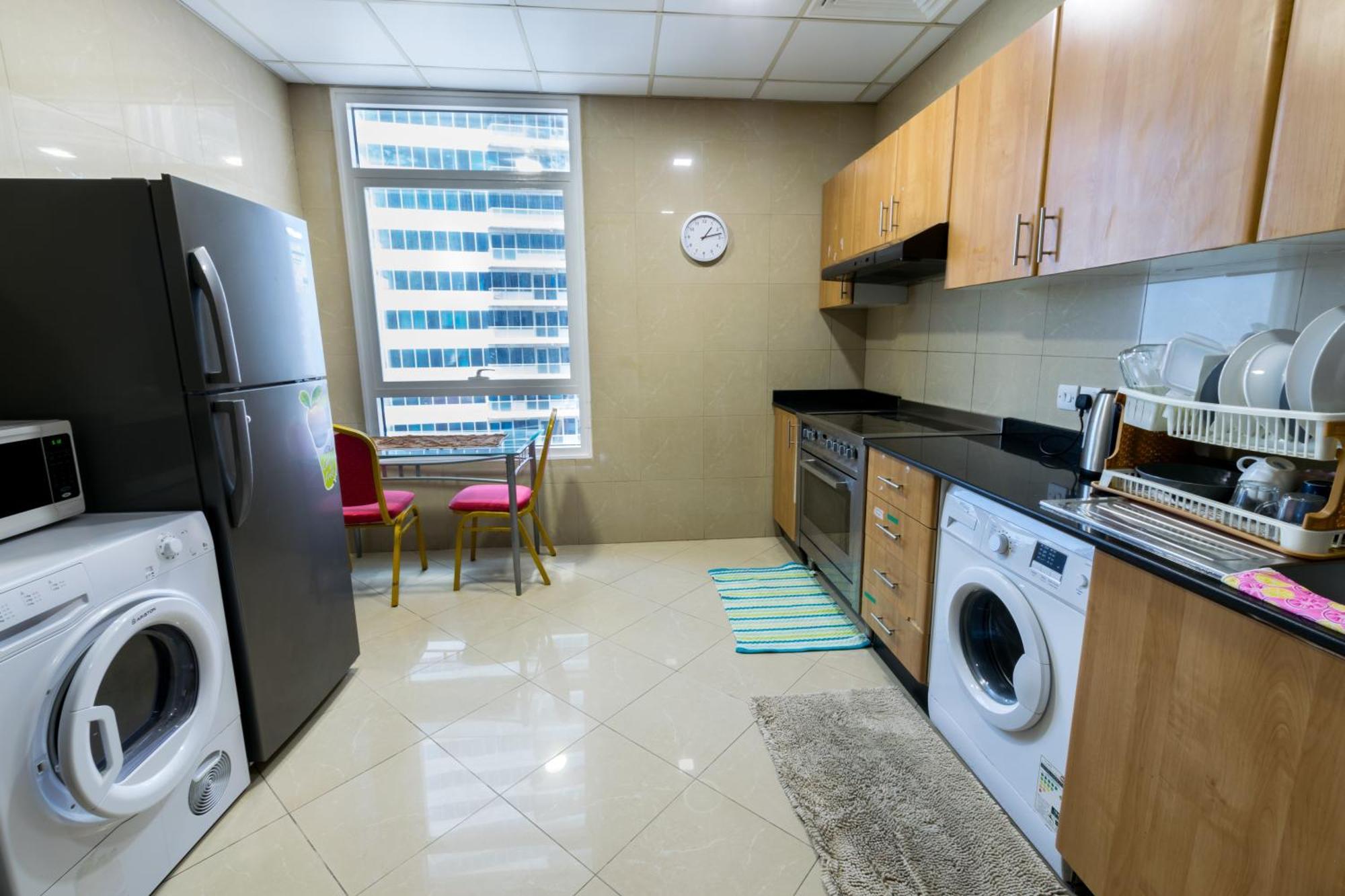 Budget Rooms With Private Bathroom For 'Girls' Only In Dubai, Marina Exterior photo