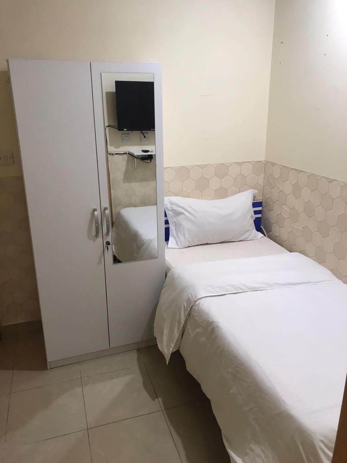 Budget Rooms With Private Bathroom For 'Girls' Only In Dubai, Marina Exterior photo