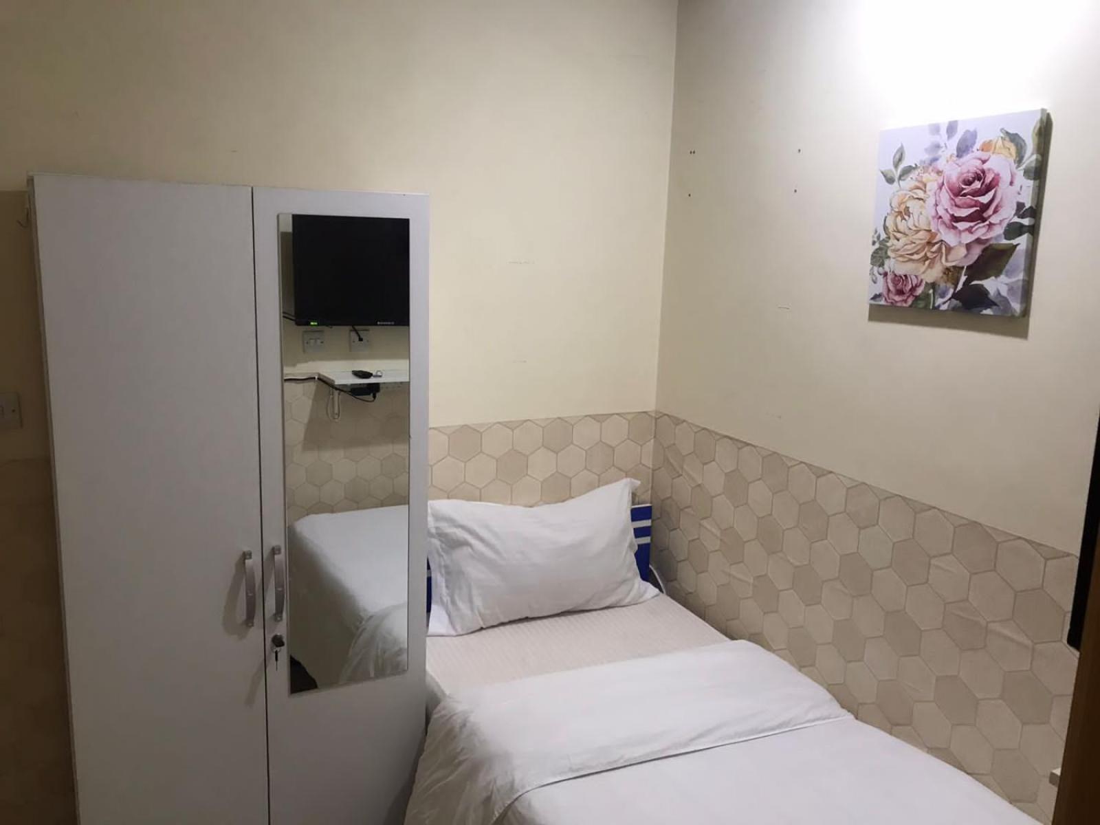 Budget Rooms With Private Bathroom For 'Girls' Only In Dubai, Marina Exterior photo