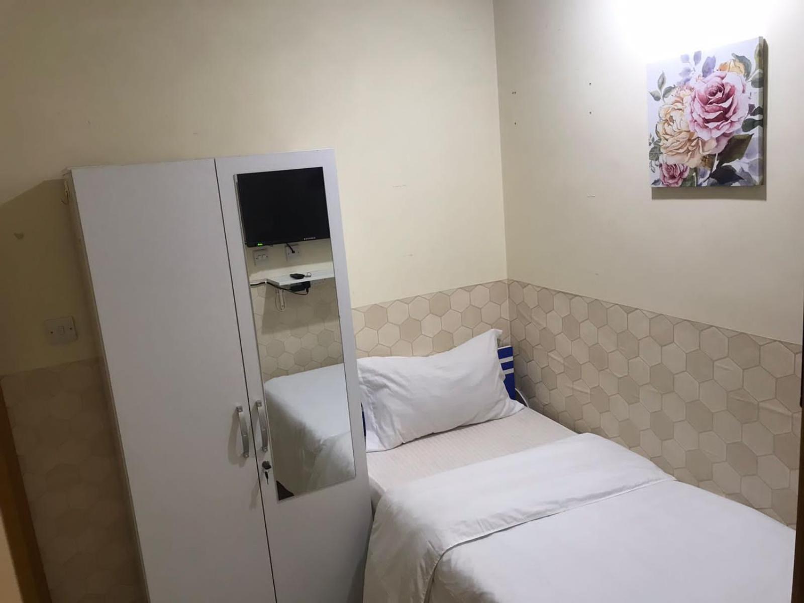 Budget Rooms With Private Bathroom For 'Girls' Only In Dubai, Marina Exterior photo