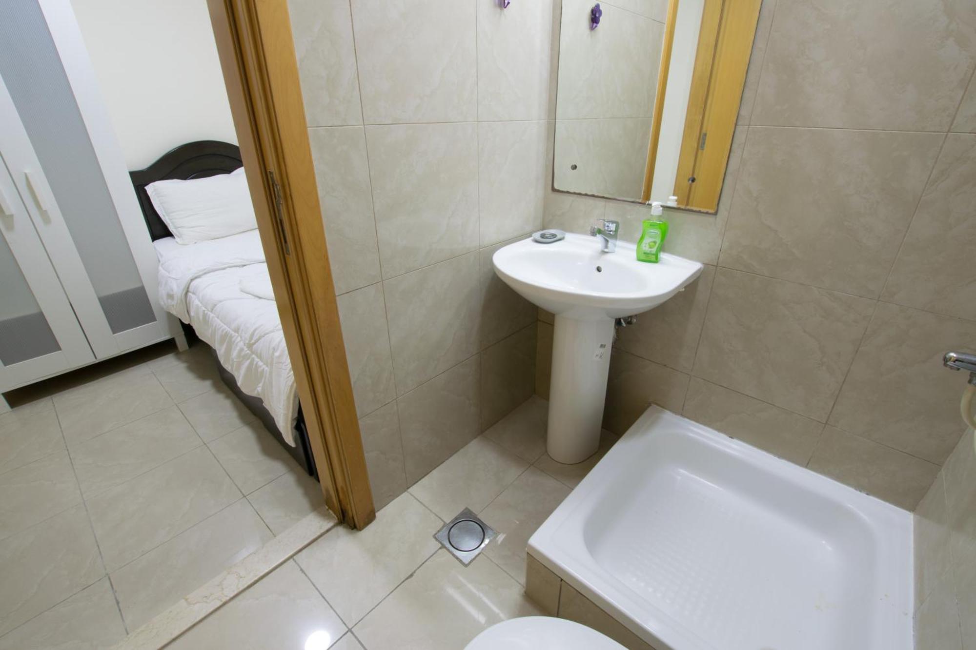 Budget Rooms With Private Bathroom For 'Girls' Only In Dubai, Marina Exterior photo