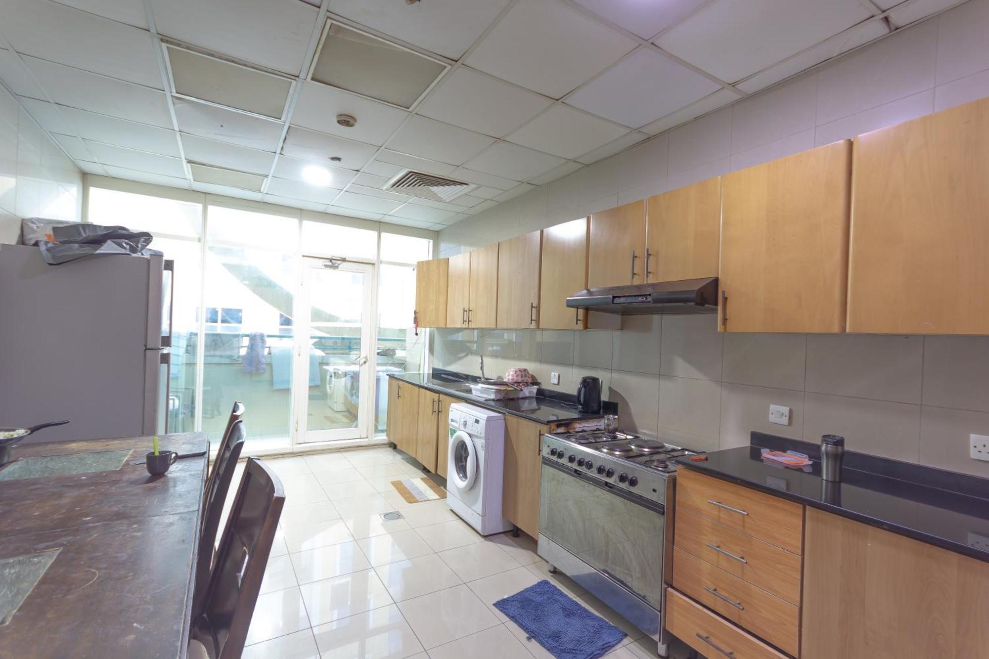 Budget Rooms With Private Bathroom For 'Girls' Only In Dubai, Marina Exterior photo