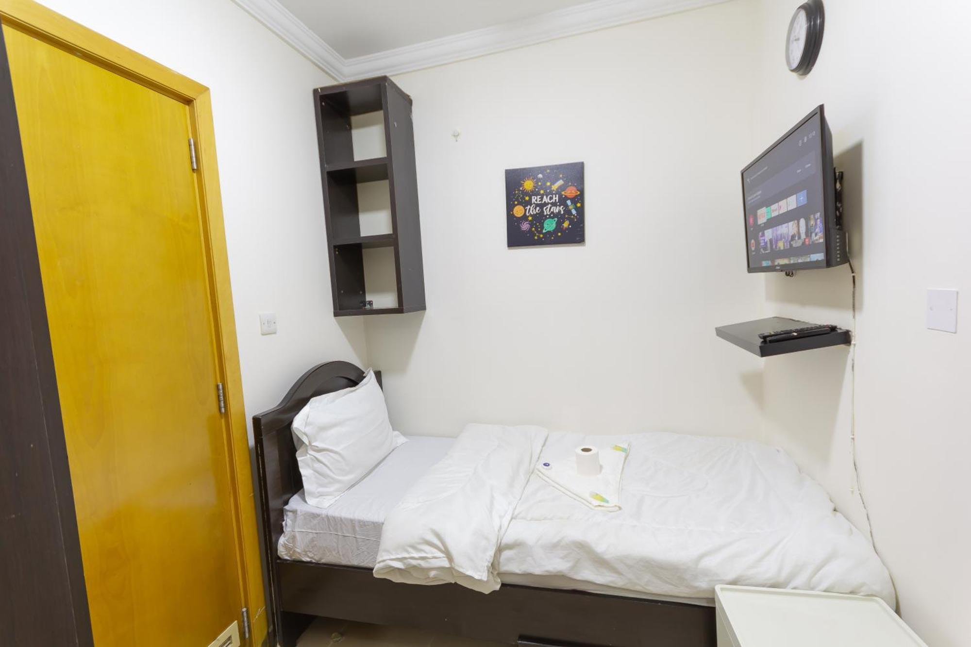 Budget Rooms With Private Bathroom For 'Girls' Only In Dubai, Marina Exterior photo